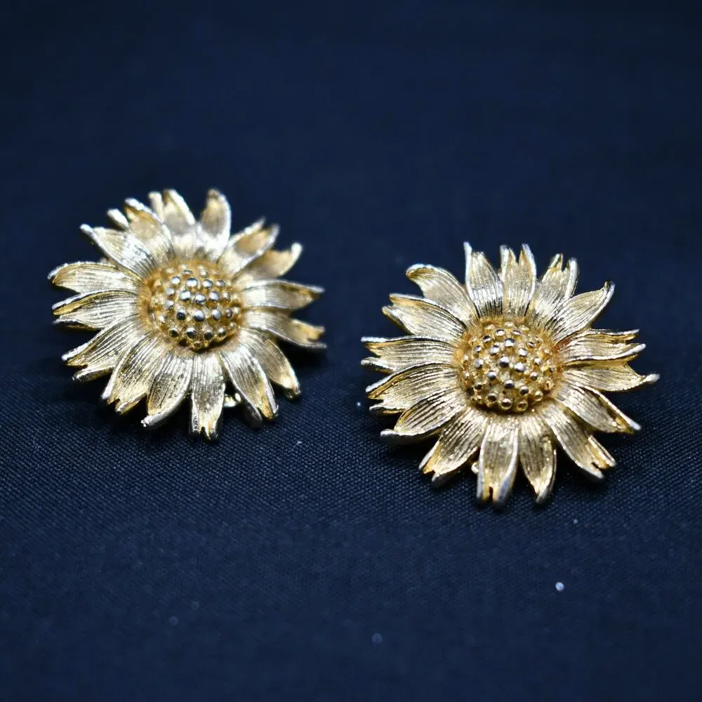 Vintage Lisner Sunflower Earrings, Gold Plated Clip Ons, 1960s Jewelry